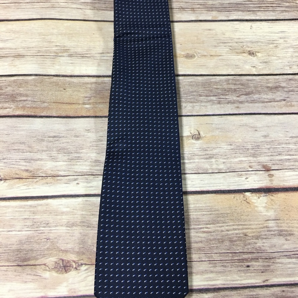 Kenneth Cole reaction blue polka dot skinny tie